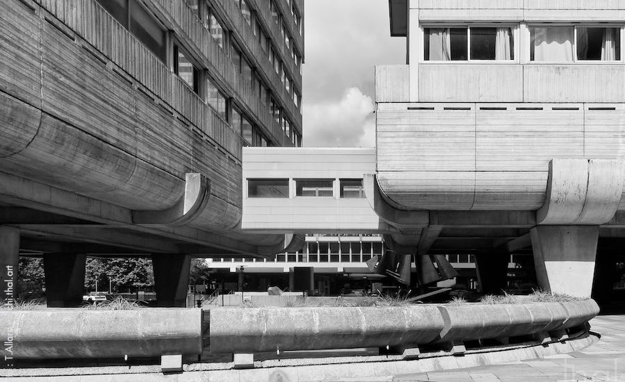 Architecture brutaliste à Paris la Défense