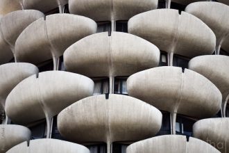Les balcons en forme de pétales de l'architecte Gérard Grandval à Créteil