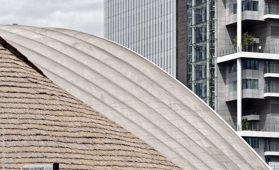 Courbes de la toiture du Cnit à Paris La Défense