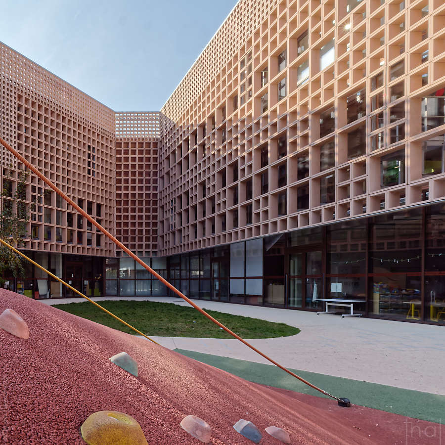 Cour de l'école Simone Veil à Villeurbanne
